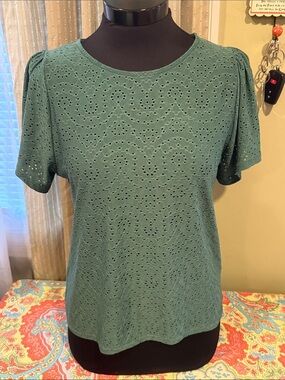 W5 Short Sleeved Green Eyelet Top